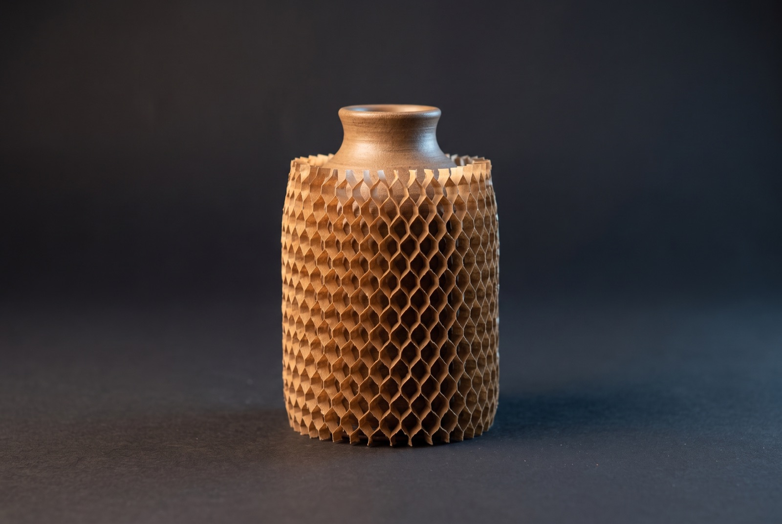 Kağıt Kovan sleeve for ceramics and vases